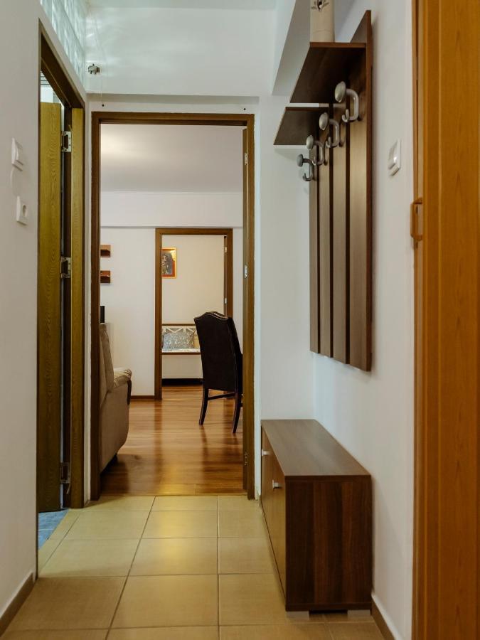 Old Town Historic Apartment With Backyard Mini Park ブカレスト エクステリア 写真