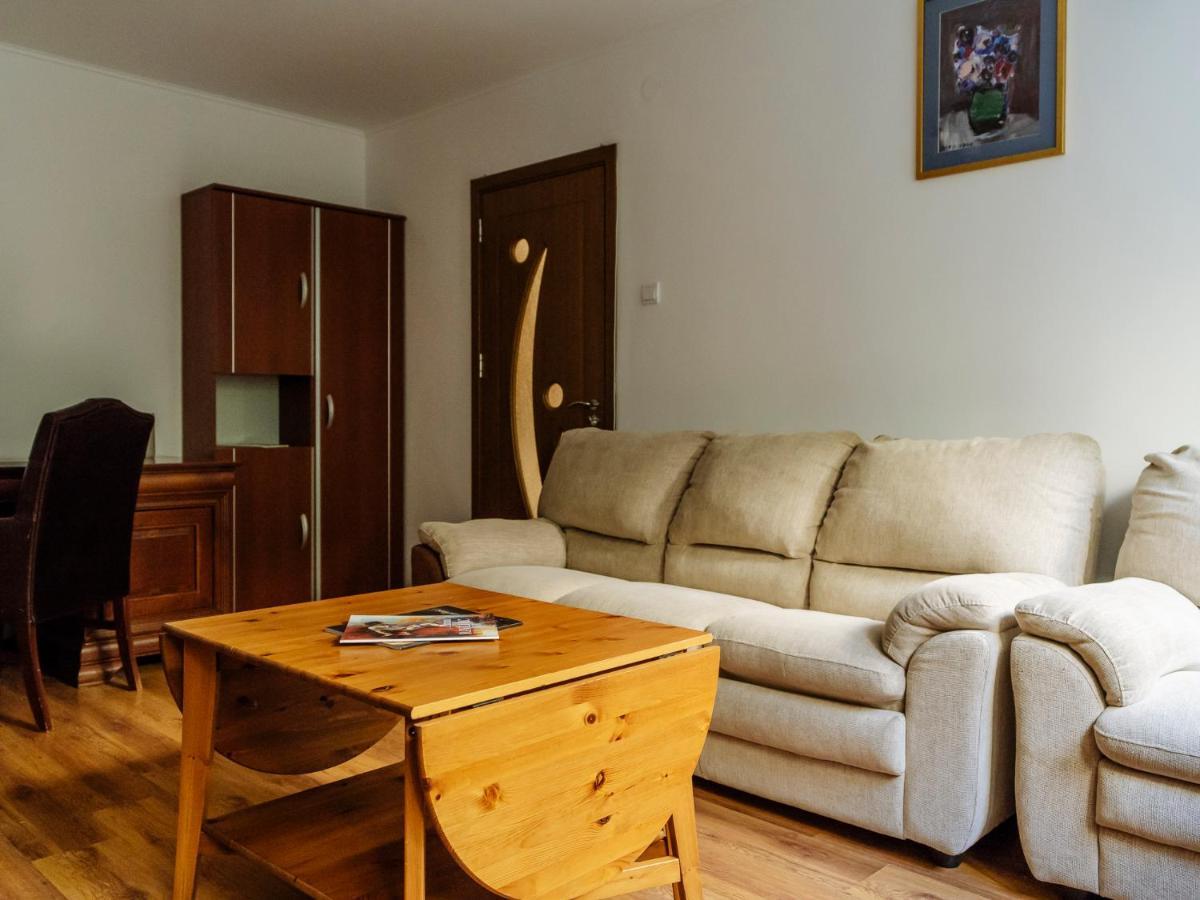 Old Town Historic Apartment With Backyard Mini Park ブカレスト エクステリア 写真
